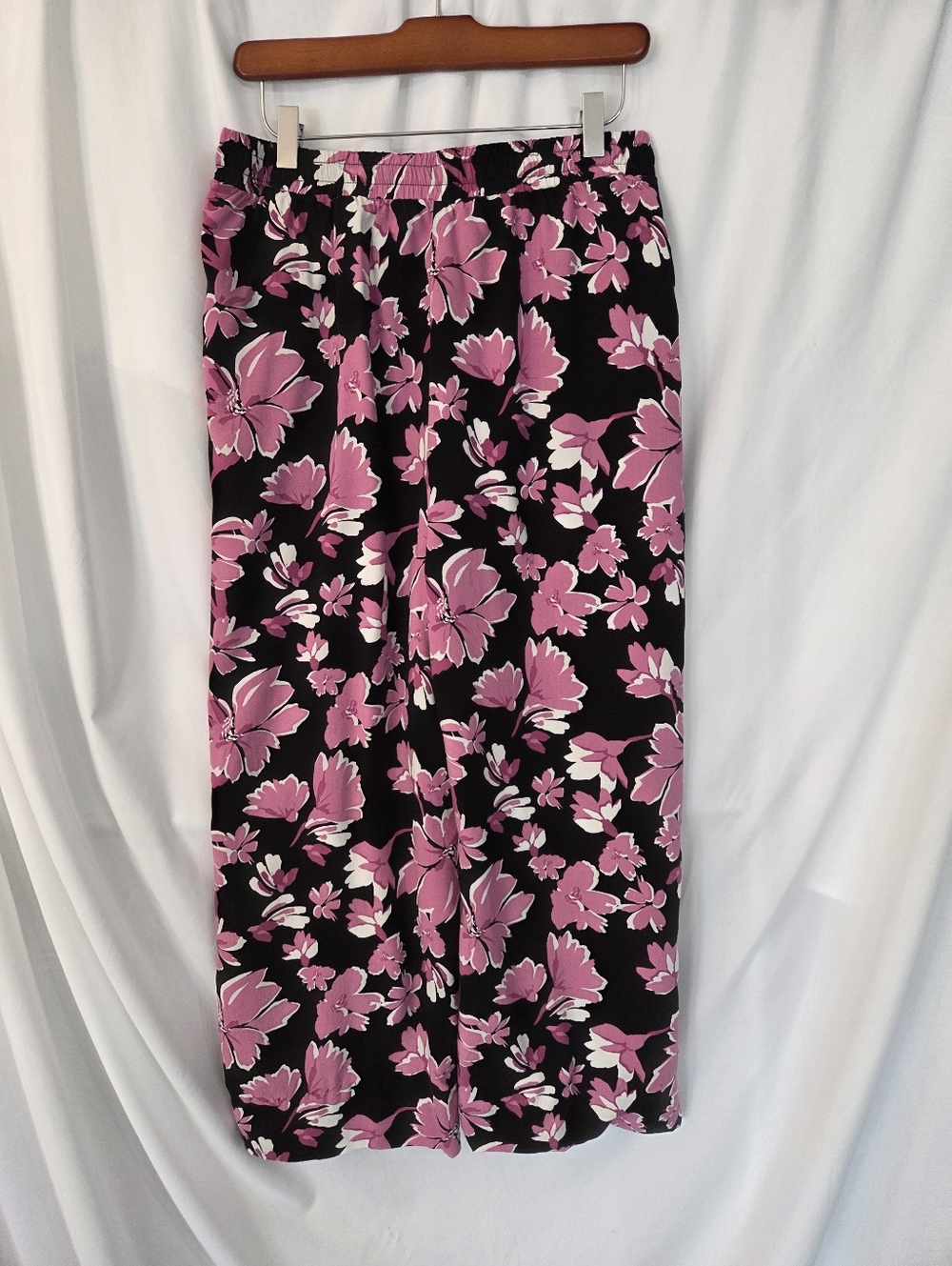 Vince Camuto Black Wide Leg Pants with Pink Floral Print Size M - Picture 2 of 7